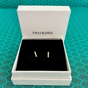 Brand New! Vrai & Oro Rose Gold Bar studs. Never worn.